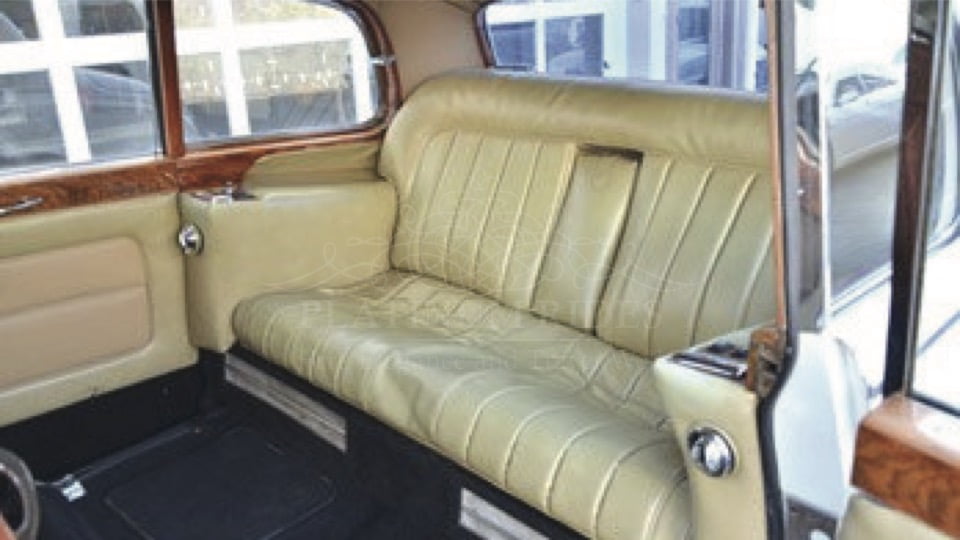 Rolls Royce Vintage Interior 02