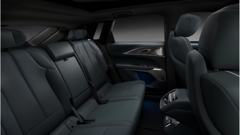 Cadillac-Lyriq-EV-4