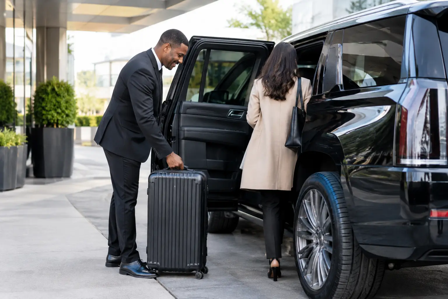 Chauffeur Luggage Assistance That Starts at the Curb